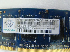 1 GB DDR2 RAM 2Rx16 PC2-5300S SO-DIMM Nanya NT1GT64UH8D0FN-3C - Foto 1 di 1