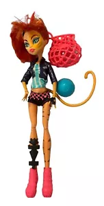 Monster High Puppe Toralei Stripe Ghoul Sportpuppe Tasche Ball fehlt Schienbeinschutz - Bild 1 von 12
