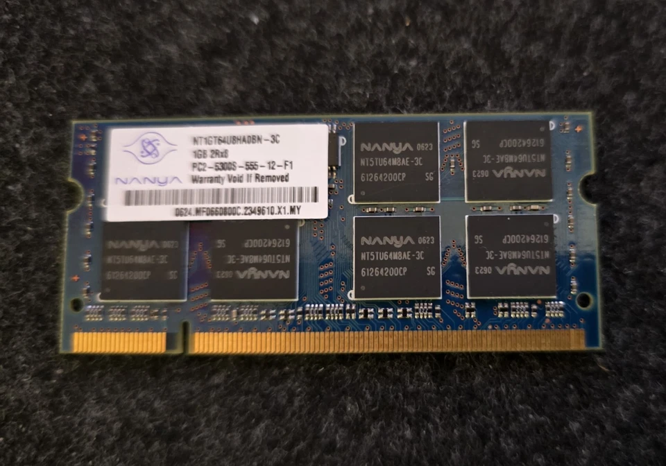 SODIMM NANYA 1GB PC2 5300S 555 NT1GT64U8HA0BN - 3C - Immagine 1 di 1