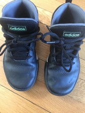 addidas 🖤 Boys Basketball sneakers - Sz 2 