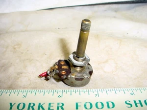 Vintage 1950 or 1960 CTS Potentiometer 500K Ohm Long Shaft Knurled Top - Picture 1 of 6