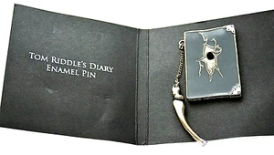 Harry Potter Tom Riddle's Diary 2 Piece Lapel Pin New NOS 2017 MOC Movie - Picture 1 of 4