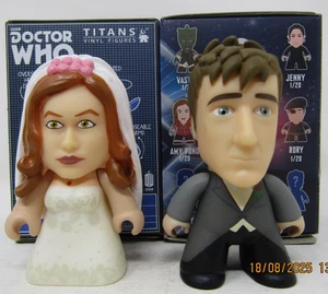 DR WHO TITANS VINYL FIGUR 2 x 3" WIE AUF FOTOS BRANDNEU NEU VERPACKT - Bild 1 von 1