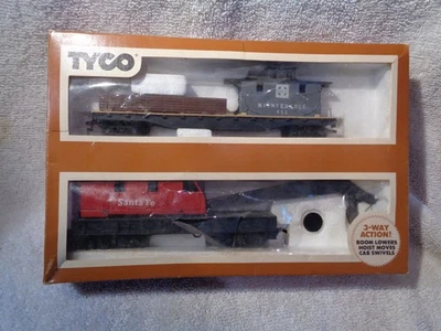 Mint & Boxed Tyco Santa Fe Operating Crane Car W/Boom Tender-Vintage-HO No.932 - Image 1 of 2