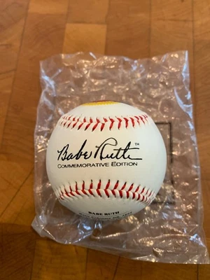 Facsímilo de béisbol del 100 aniversario de Babe Ruth firmado Foto 1 de 4