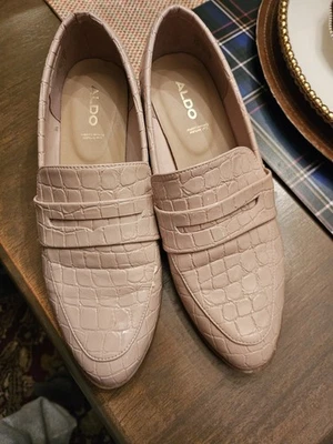 Mocasín Aldo Blush Rosa Alcodrilo Charol Penny Talla 7.5 Foto 1 de 4