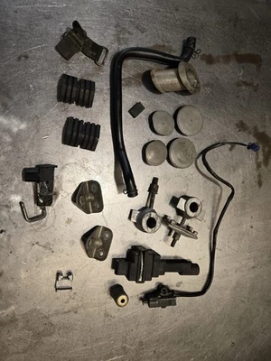 Lote de peças 89-93 Yamaha FZR600!!! - Imagem 1 de 4