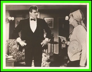 ROGER MOORE in "The Saint" Original Vintage TV SERIES Photograph 1960's - Picture 1 of 1