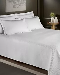100% Cotton Hotel Quality Bedspread in White 180cm x 270cm Made in Portugal - Picture 1 of 1
