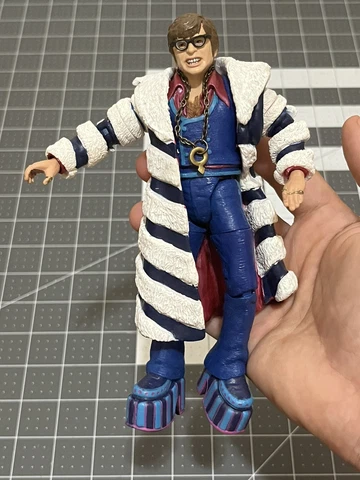 2002 Mezco Austin Powers: Goldmember 70's AUSTIN POWERS Figure w/ Necklace Cover