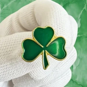 SHAMROCK IRISH IRELAND SAINT PATRICK'S DAY SMALL LAPEL PIN BADGE BROOCH 1-42 - Picture 1 of 3