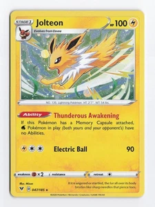 Carta Pokemon Promo Jolteon 047/185 Cosmos Holo Rara Blister Vivid Voltage LP/NM - Foto 1 di 2