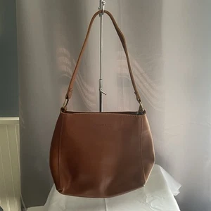 BOLSO DE HOMBRO TRIÁNGULO CASI PERFECTO Portland Leather Goods en Castaño - Imagen 1 de 19