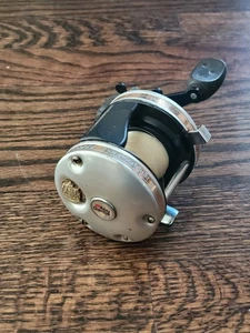 Carrete de baitcasting Abu Garcia Ambassadeur 5500CL3 DIESTRO 5,3:1 - PROBADO Y FUNCIONANDO  - Imagen 1 de 9