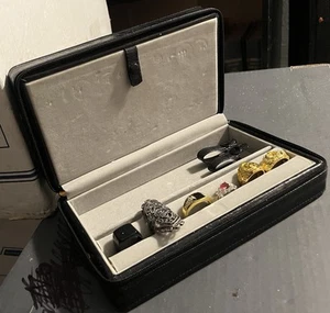 ANELLO NERO E GIOIELLI CUSTODIA VACANZA CON 6 ANELLI NUOVI ASSORTITI #1111 - Foto 1 di 6