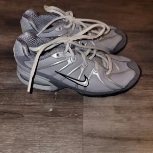 Nike Air Max Torch 5 Gym Shoes Youth 13 Gray Silver White 372209-010 - Picture 1 of 9