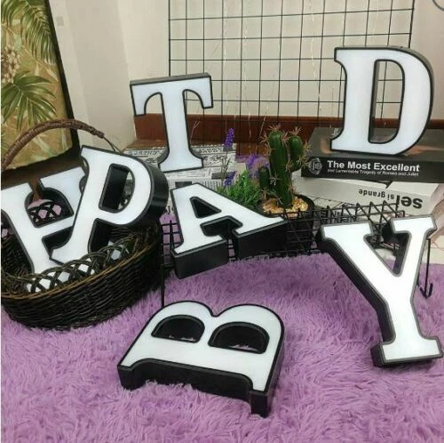 Luci LED decorative a forma di lettere e numeri  colore bianco - Immagine 1 di 1