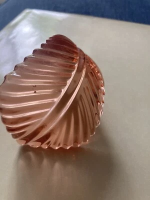 Uma cortina de vidro rosa depressão emplumada amarrar para trás - Imagem 1 de 3