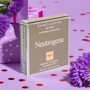 Neutrogena Skin Clearing Oil-Free Pressed Powder Mirrored Compact - Medium 03 - Picture 1 of 6