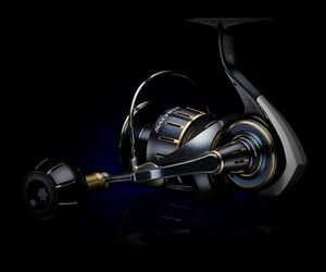 Daiwa SALTIGA 4000H 5000H 6000H 4000XH 5000XH 6000XH Spinnrolle 2023 N - Bild 1 von 4