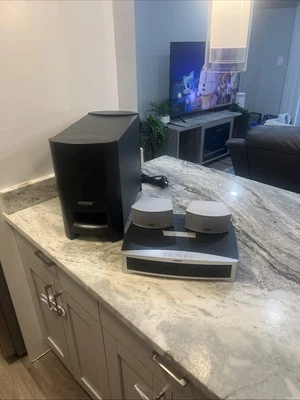 BOSE AV3-2-1 Series II Media Center & PS3-2-1 II Powered Speaker System No Cable - Image 1 of 4