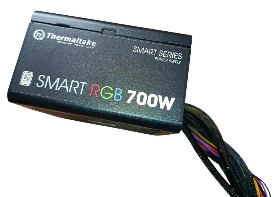 Thermaltake SMART RGB, 700 Watt, 120 mm RGB Lüfter, 80+ | Defekt - Bild 1 von 4