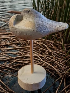 Señuelo de madera tallado a mano para pájaros gaitero en pedestal de madera 8" X 5" - Imagen 1 de 13