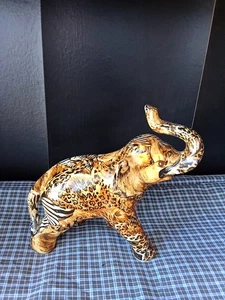 Estatuilla esmaltada con estampado animal de safari elefante La Vie baúl de cerámica - Imagen 1 de 7