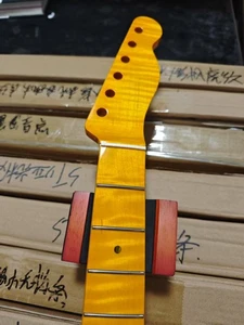 21 tasti Tiger Flame acero giallo lucido manico chitarra per ricambio Fender Tele - Foto 1 di 8