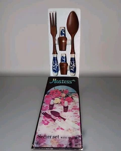 Blue Willow Ceramic Handles Salad Servers & Salt/Pepper Mid Century Modern Japan - Picture 1 of 12