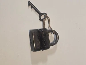 Yale Junior Vintage Vorhängeschloss mit Schlüssel  - Bild 1 von 2