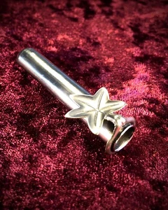 De colección Acero Pulido - Diseño Hoja de Hiedra - Bouttoniere / Botón Agujero Posy Soporte - Imagen 1 de 4