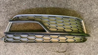 НИЖНЯЯ РЕШЕТКА СО СТОРОНЫ ПАССАЖИРА AUDI A5 ОТ ОРИГИНАЛЬНОГО ПРОИЗВОДИТЕЛЯ 8T0807682K - Изображение 1 из 2