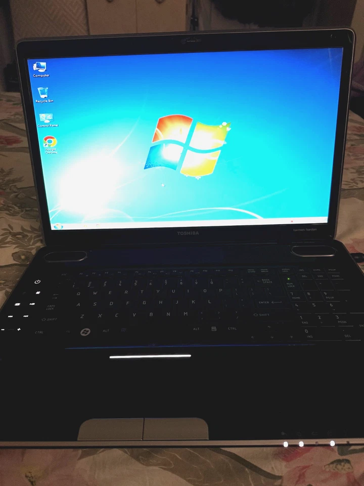 Ноутбук Toshiba Satellite P500 18,4 дюйма. Работает идеально. Плазы прочитайте описание! - Изображение 1 из 4