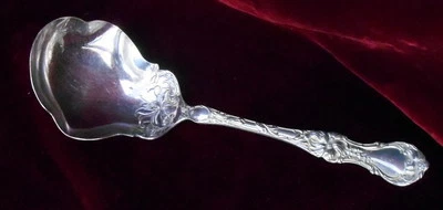 Cuchara para servir bayas Wallace A1 1835 plateada floral lirio 7,5" Pat.1902 Foto 1 de 4