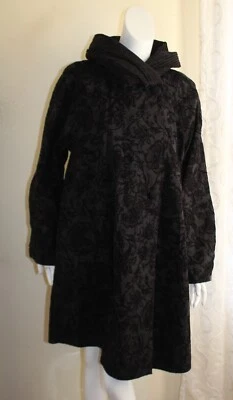 NUEVO Mycra Pac Talla 1 M L Negro Arte Estampado Terciopelo Increíble Chaqueta Impermeable Foto 1 de 4