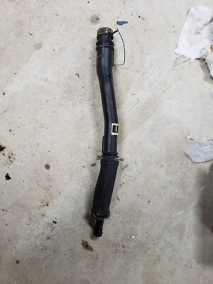 Трубка горловины топливного бака Pontiac Bonneville 2000-2005 25666232 25727011 - Изображение 1 из 3