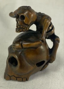 Boxwood Netsuke Skeleton on Skull Symbol of Impermanence 4.4cm Japanese Carving - Picture 1 of 8