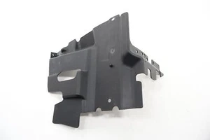 2011-2023 CHRYSLER 300 FRONT LEFT SIDE AIR INTAKE SPLASH GUARD SHIELD COVER OEM - Imagen 1 de 11