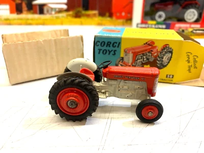 CORGI.50.FARM.MASSEY FERGUSON 65 TRACTOR.EARLY RED SEAT VERSION.INNER CARD.BOXED - Image 1 of 4