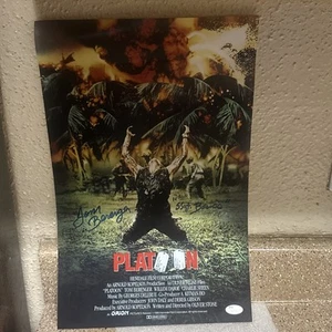 💥TOM BERENGER🤑SIGNED 18X12” 🤑PLATOON MOVIE PHOTO W/INSCPTIONS“SSgt. Barnes”💥 - Picture 1 of 8