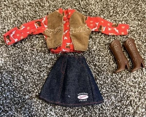 1999 BARBIE JEANSMODEN, WESTERN JEANSROCK, ROTES WESTERNTOP MIT WESTE, STIEFEL - Bild 1 von 1
