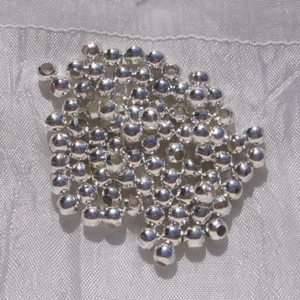 A190 - LOT DE 100 PERLES 5MM PERFORATION 2MM RONDES INTERCALAIRES EN FER AGENTÉ - Picture 1 of 2