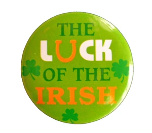 BUTTON PIN St Patrick Vintage THE LUCK OF THE IRISH Slogan with Shamrocks Mini - Picture 1 of 2