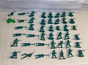 LOTE DE COLECCIÓN DE 44 hombres del ejército infantería Segunda Guerra Mundial soldados de juguete japoneses alemanes EE. UU. - Imagen 1 de 10