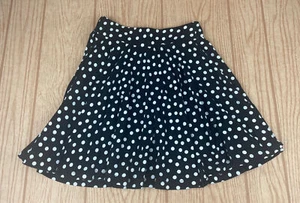 URBAN OUTFITTERS Falda de Patinador Talla Pequeña Alfileres y Agujas Negra Blanca Lunares - Imagen 1 de 5