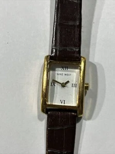 Orologio Nove West Donna Tono Oro Rettangolo Bisogna Batteria Per Parti - Foto 1 di 9