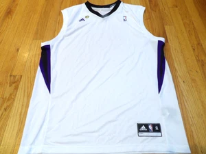 CAMISETA BLANCA EN BLANCO ADIDAS NBA SACRAMENTO KINGS NUEVA SIN ETIQUETAS TALLA L - Imagen 1 de 3