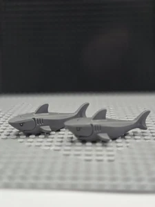 Lego LOTTO DI 2 - Squalo grigio blu scuro con occhi neri - Naso arrotondato inciso branchia - Foto 1 di 1