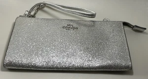 Una Hermosa Cartera Muñequera Entrenador Brillante Plata Y2K Difícil de Encontrar De Colección Rara - Imagen 1 de 3